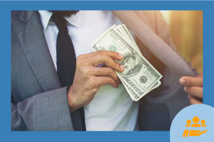 How much does a real estate broker earn?