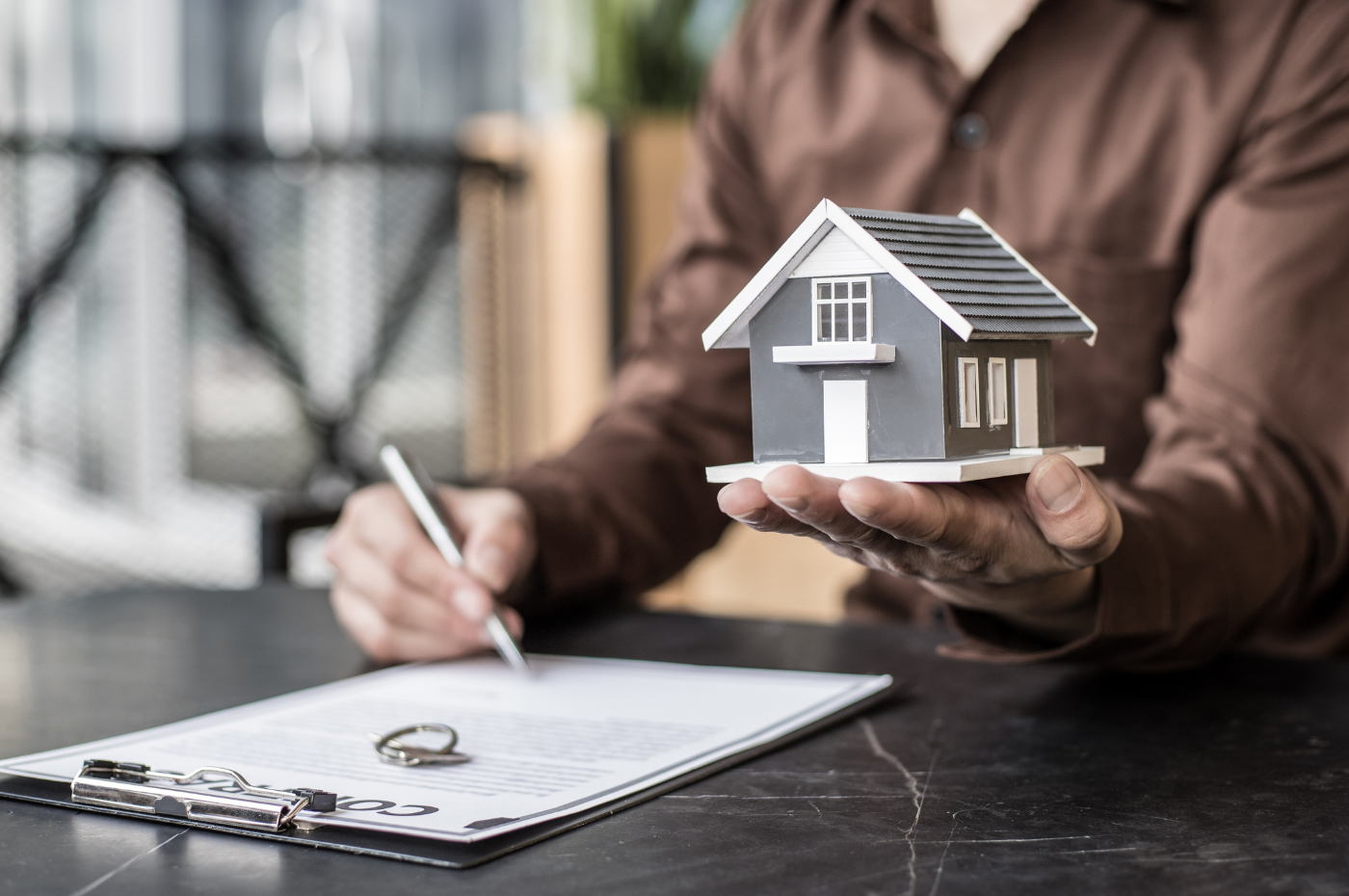 Contrat de courtage révocable ou irrévocable : lequel choisir?