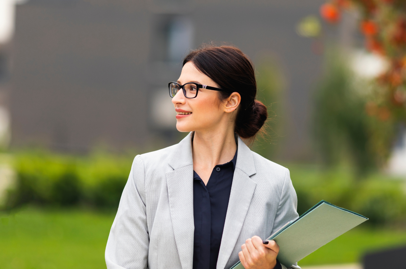 Real estate agent or broker: what's the difference?