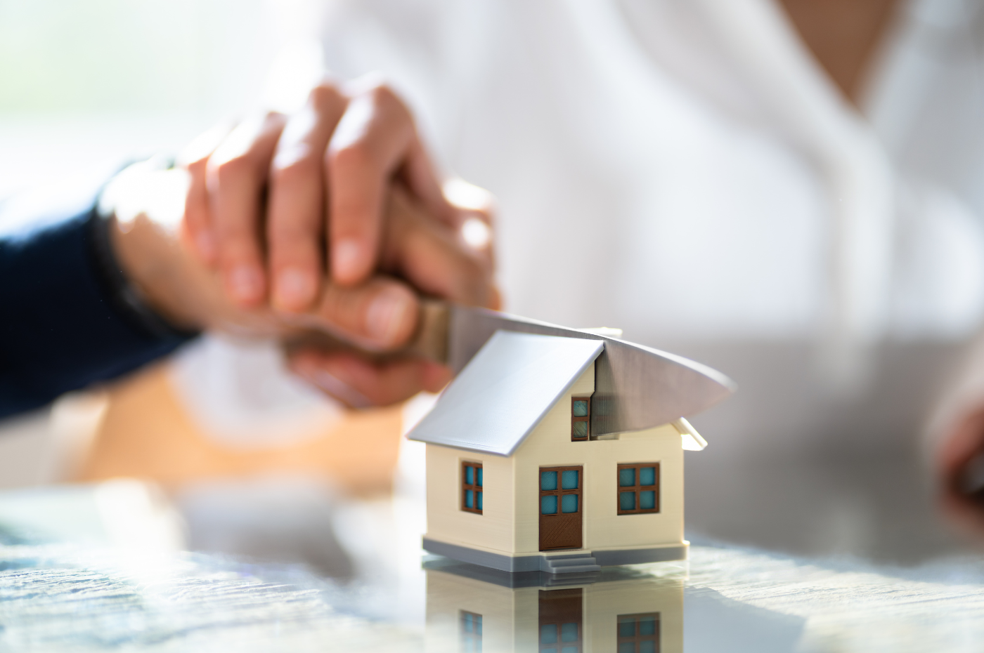 Comment vendre une part de sa maison à son conjoint?
