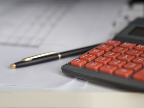 Une calculatrice utilisée pour définir l'ATD et l'ABD