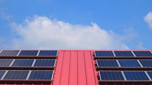 Des panneaux solaires sur une maison