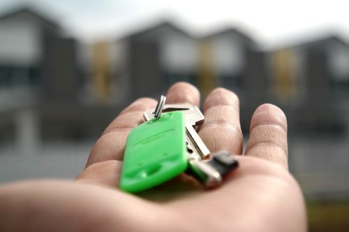 Un prêteur privé délivrant un prêt hypothécaire