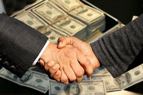 des liasses de billet pour un emprunt hypothécaire