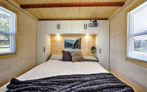 Buy mini cottage on wheel bed