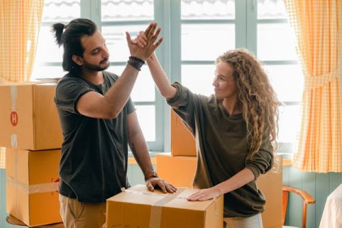 High five d'un couple heureux d'avoir combiner le RAP et le CELIAPP