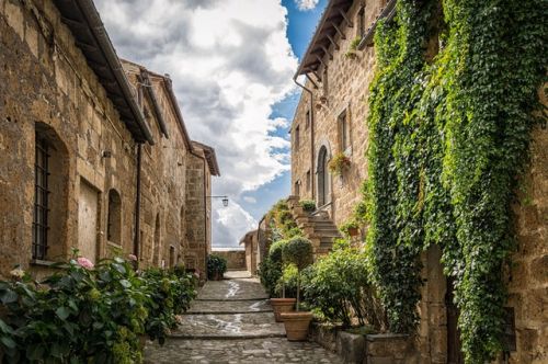 rue ancestrale_Acheter une maison ancestrale : les avantages et les inconvénients_XpertSource